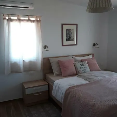 Holiday House Olivia Vila *